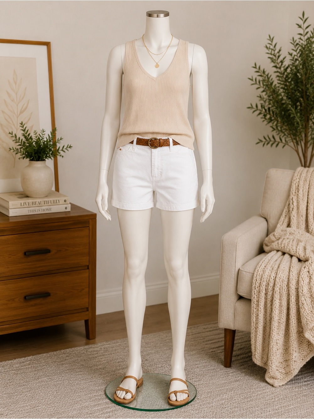 Women's Gap White Chino Shorts, Size 6